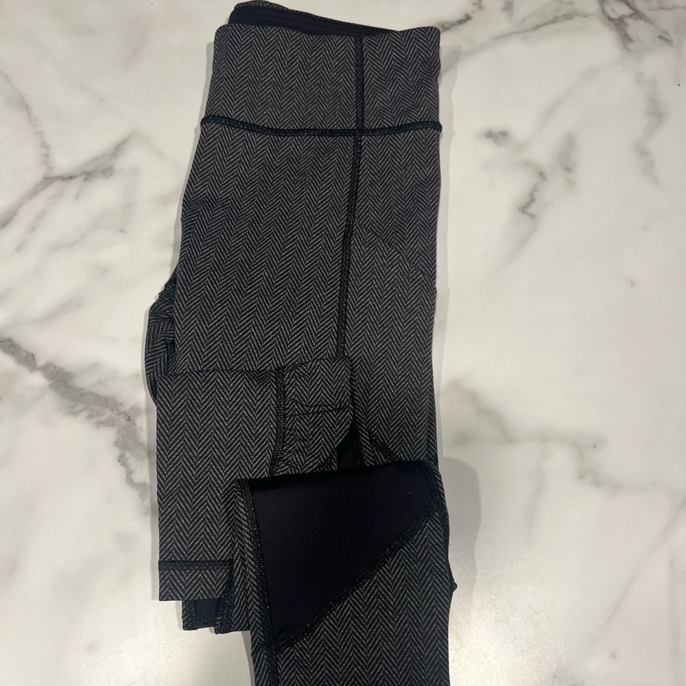 Lululemon Wonder Under size 6